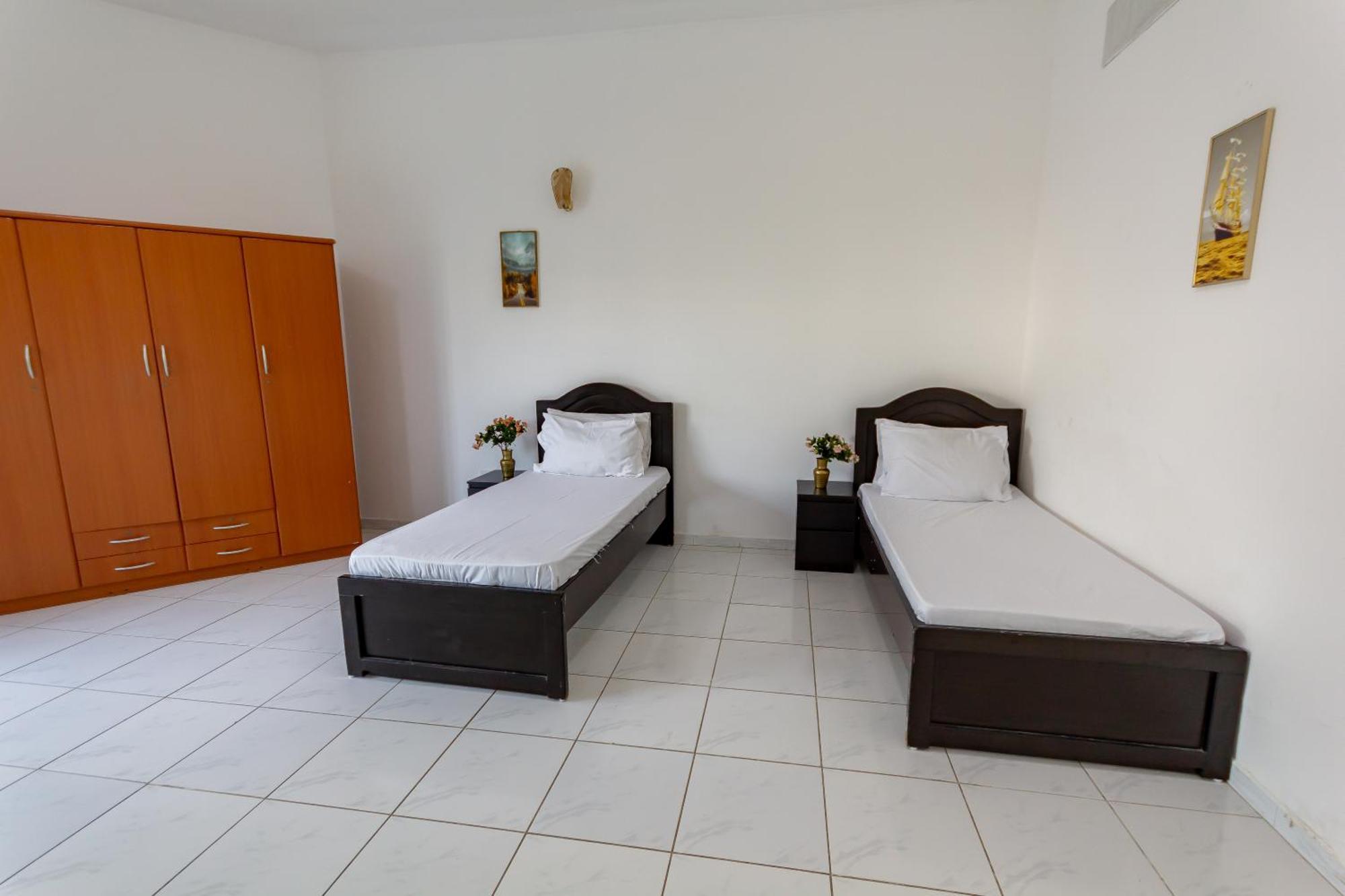 Comfortable Private Rooms In Compound Housing Dubai Exterior foto